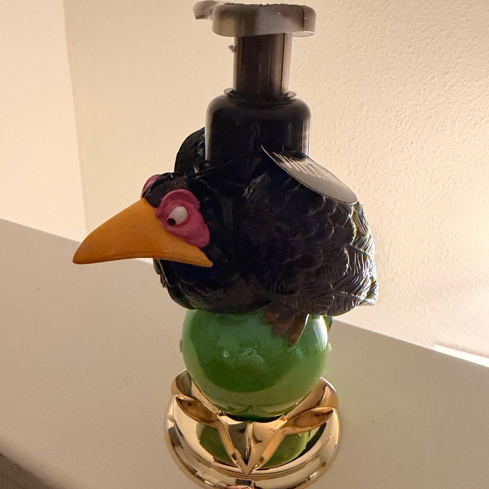 Maleficent Diablo Raven Soap Dispenser Bath & Body Works x Disney Villians - Picture 6 of 8